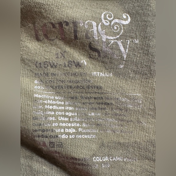 Ladies long sleeve camo tee by Terra & Sky, GUC, size 1X (16W - 18W) - Picture 8 of 8